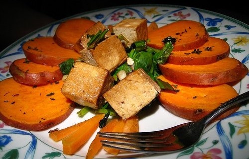 Tofu ze szpinakiem i batatem
