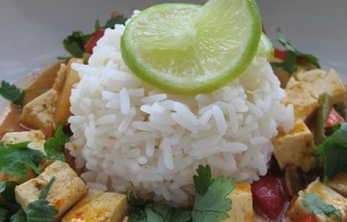 Tofu z ryżem i warzywami
