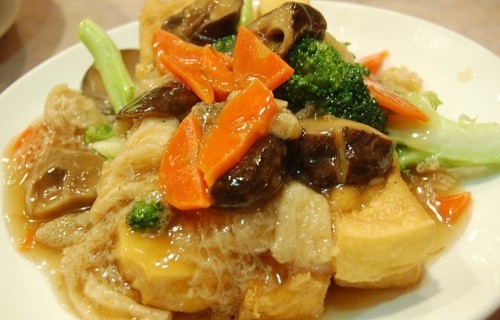 Tofu z podgrzybkami i warzywami