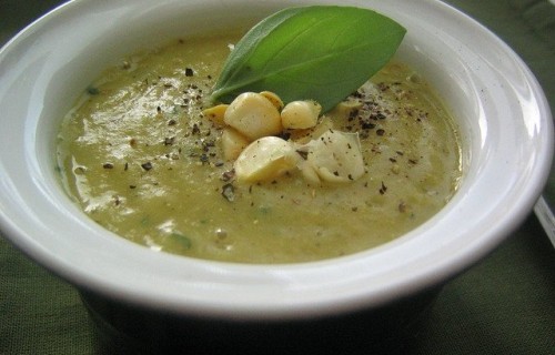Zupa kukurydziana z bazylią i ziemniakami