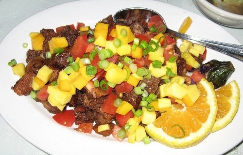 Wołowina grillowana z mango i papryką