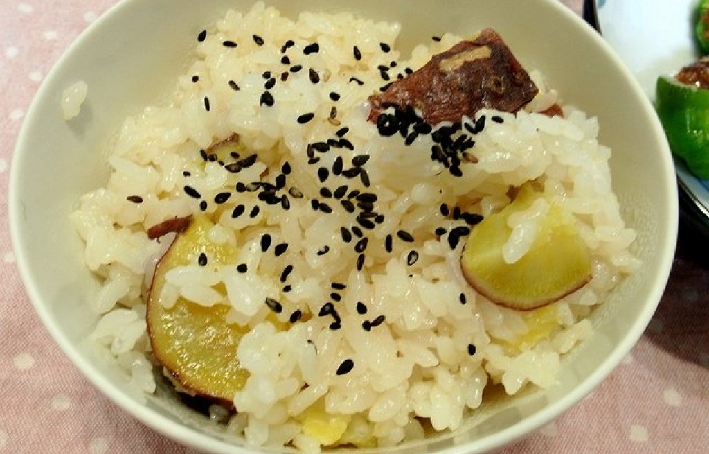 Ryż z sezamem i pieczonymi ziemniakami