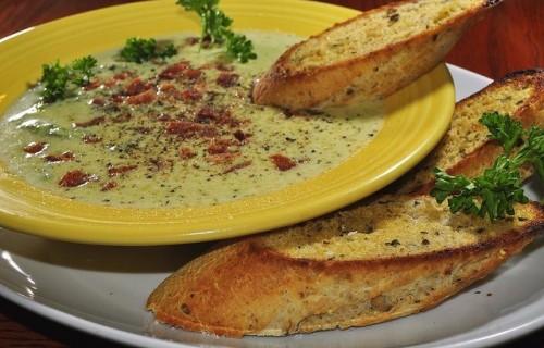Zupa-krem z ziemniaków sera i szparaków