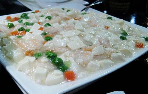 Tofu z groszkiem i marchewką