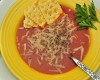 Zupa pomidorowa z serem i krakersami