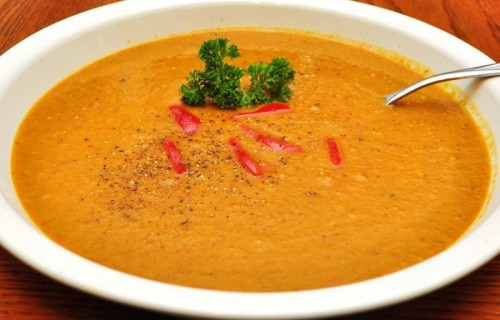 Zupa z batatów, salami i curry