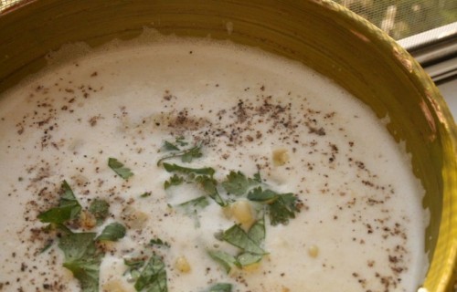 Zupa kukurydziana z orzechami nerkowca