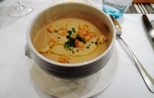 Kremowa zupa grzybowa z sucharkami