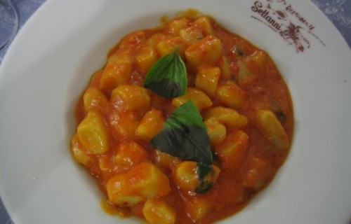 Gnocchi - kluski ziemniaczane w sosie pomidorowym