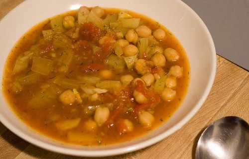 Pikantna zupa z cieciorki i fasoli