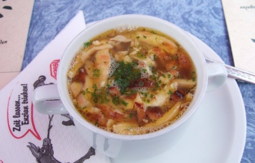 Flädlesuppe (zupa naleśnikowa)