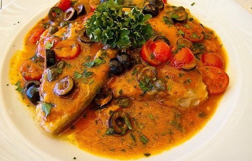 Ryba w sosie pomidorowo-cebulowym