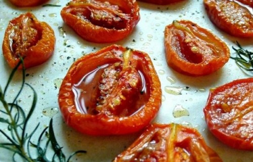 Pieczone pomidory z czosnkiem
