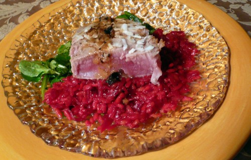 Tuńczyk ze szpinakiem i czerwonym ryżem