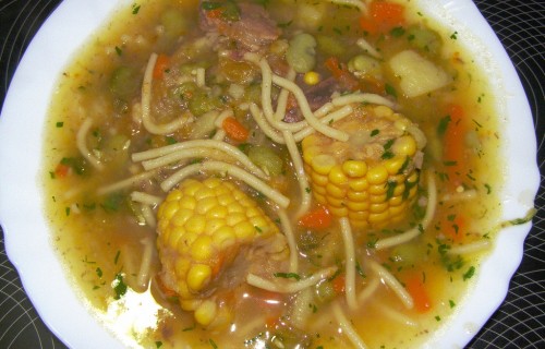 Zupa z kolbami kukurydzy