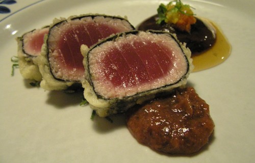 Tuńczyk smażony w nori z shitake i sosem cygańskim