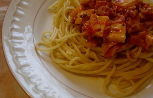 Spaghetti z sosem własnego wyrobu