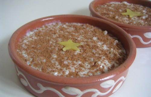 Pudding ryżowy z cynamonem i karambolą