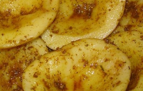 Pieczone ziemniaki z sosem majonezowo-czosnkowym