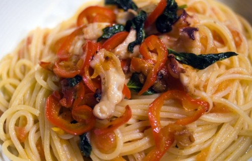 Spaghetti z owocami morza i warzywami