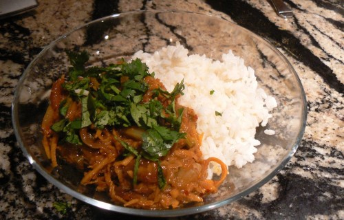 Wołowina ze szparagami i ryżem w curry
