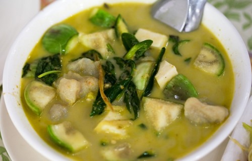 Zupa rybna z bakłażanem w curry