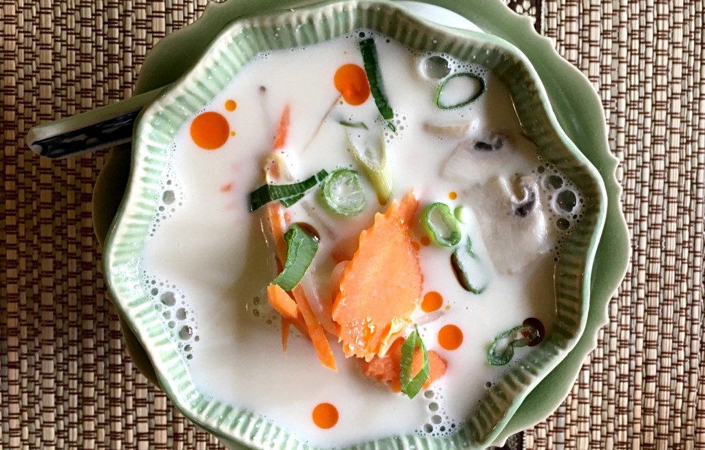 Warzywna zupa z mlekiem kokosowym